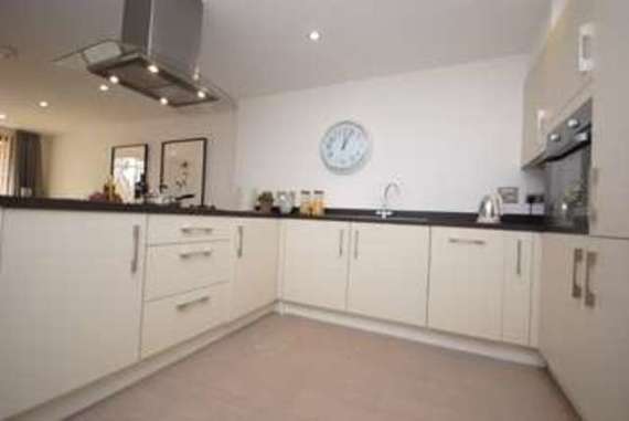 4 bedroom Flat to re...